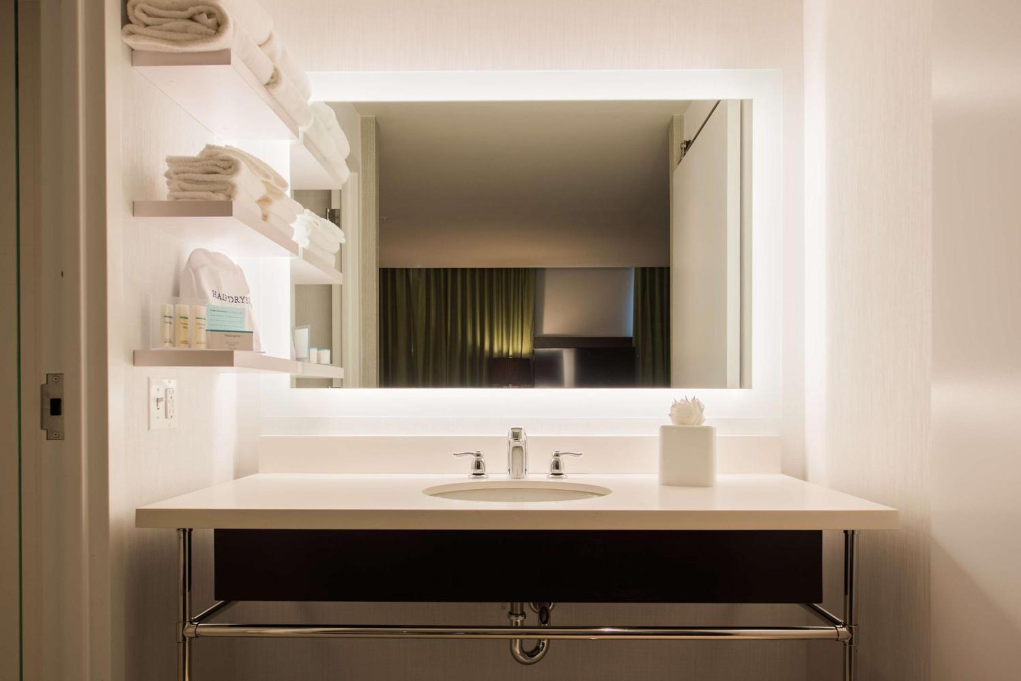 Hampton Inn & Suites Washington, D.C. - Navy Yard Екстериор снимка