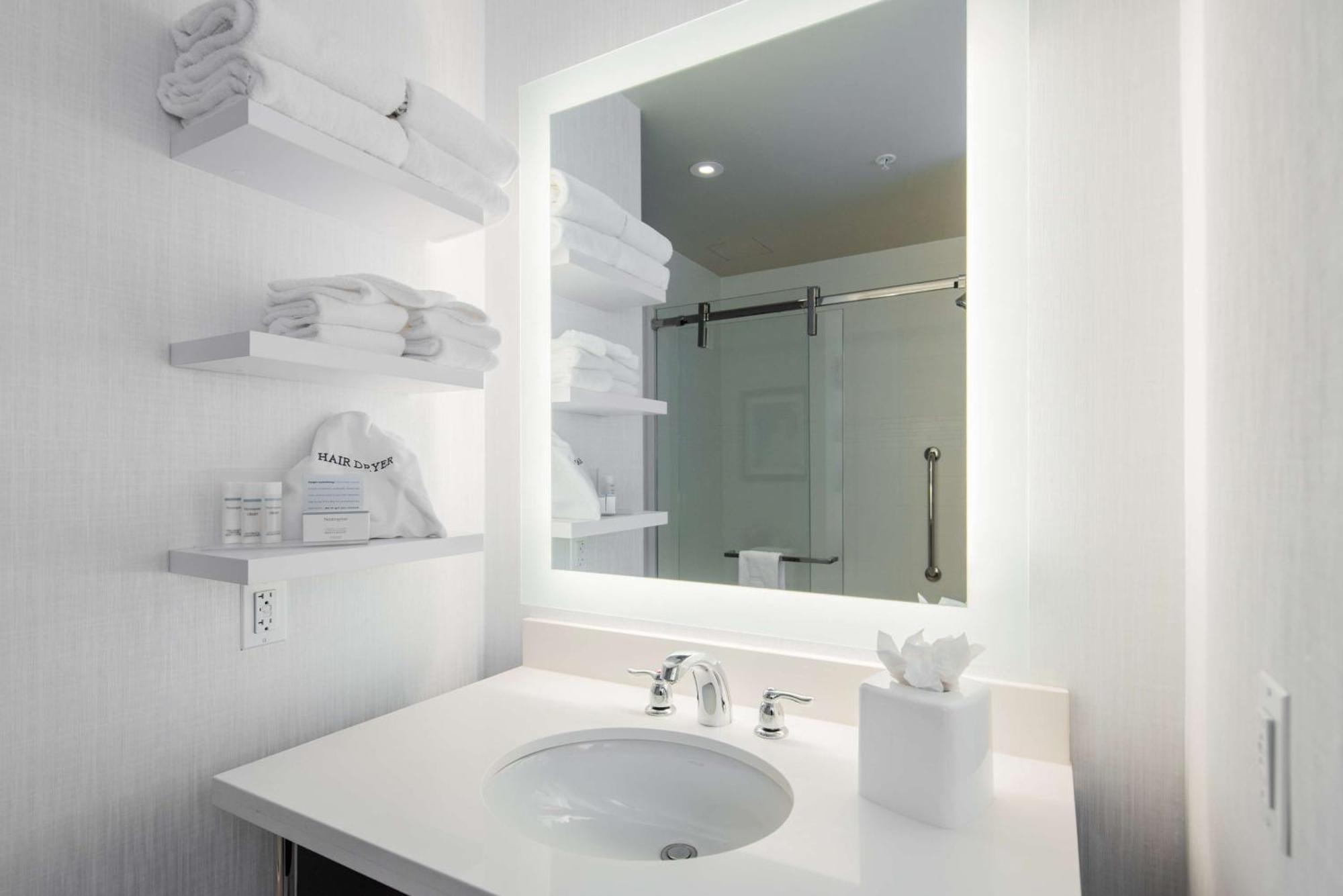Hampton Inn & Suites Washington, D.C. - Navy Yard Екстериор снимка