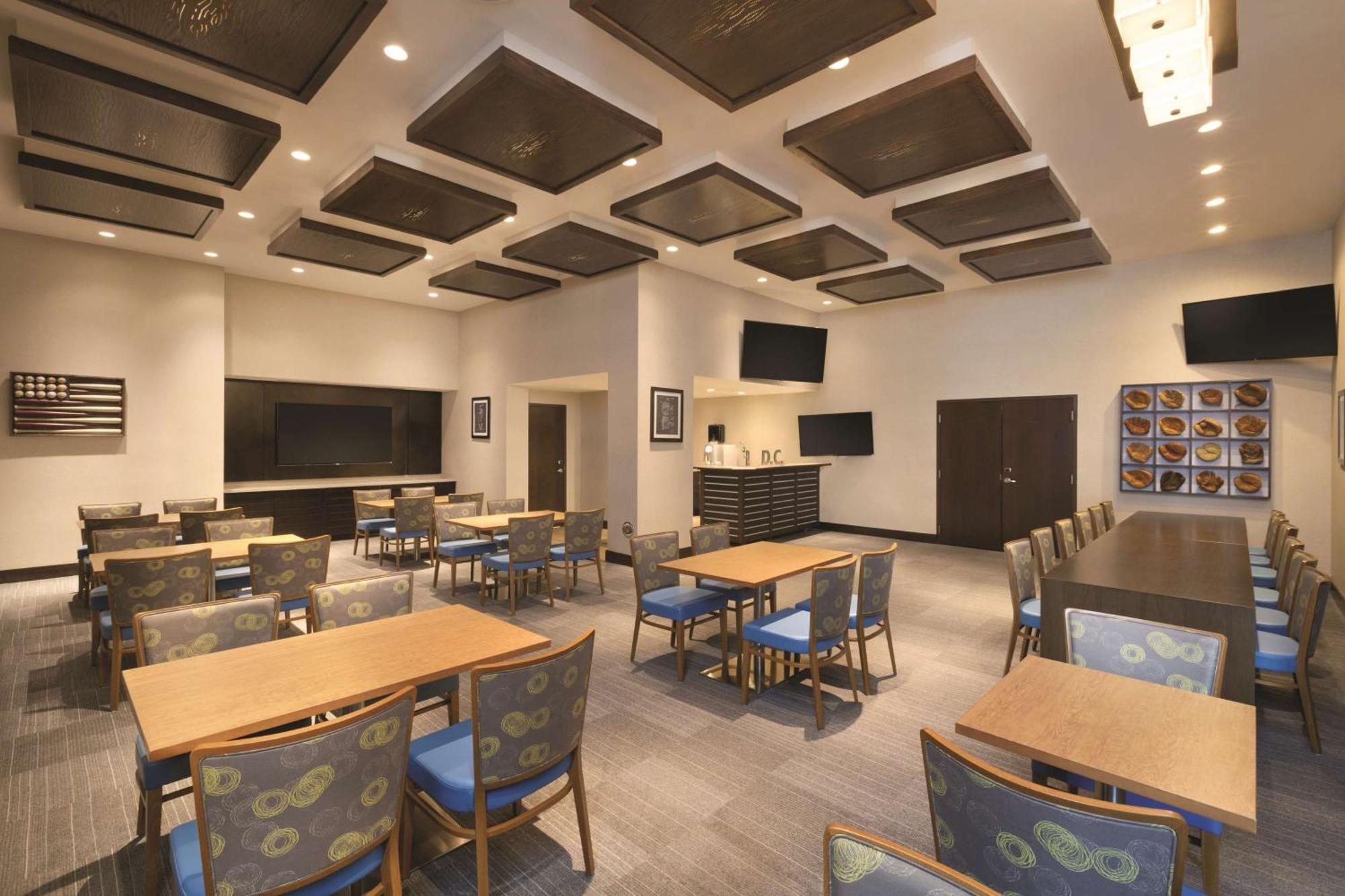 Hampton Inn & Suites Washington, D.C. - Navy Yard Екстериор снимка